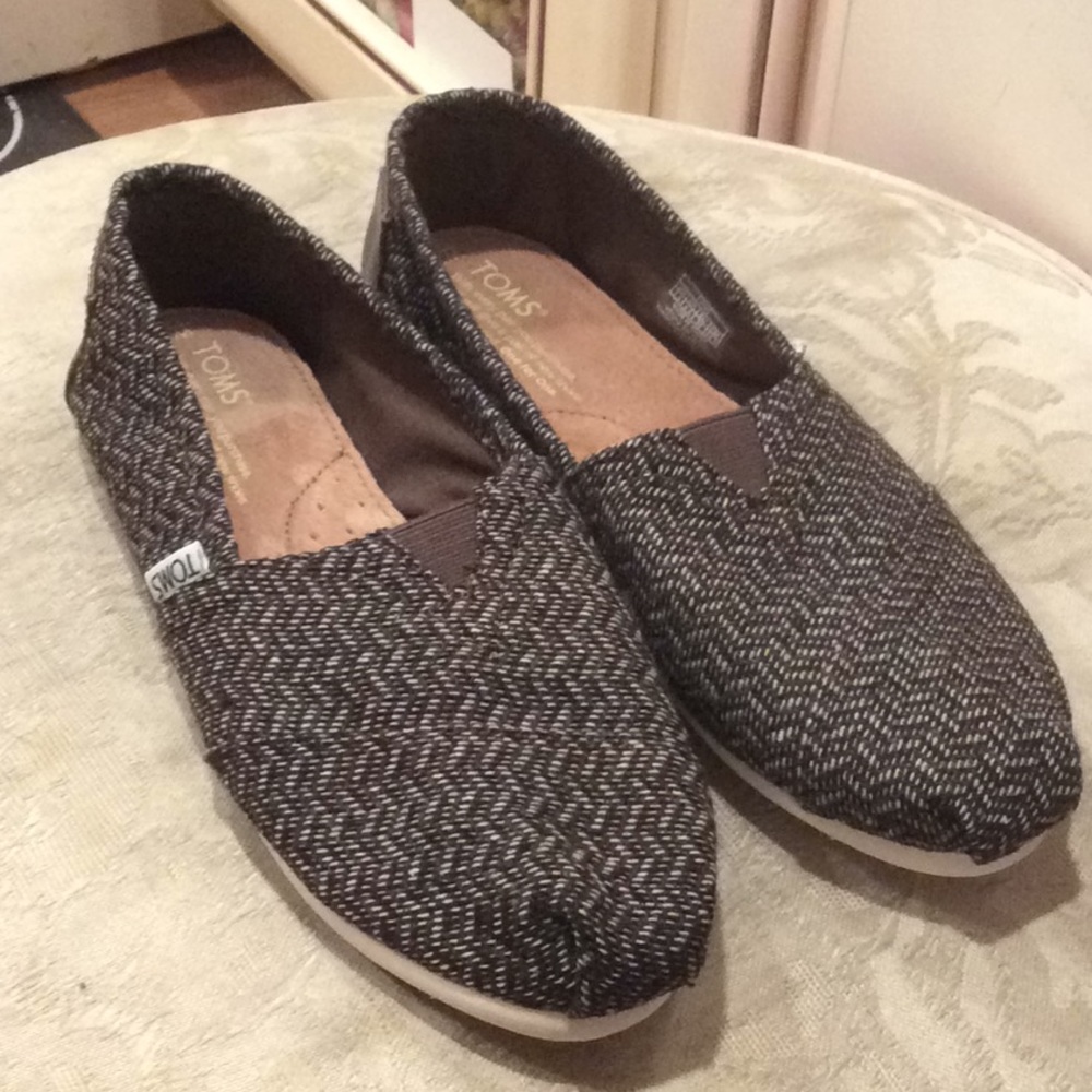 New💕 Toms women’s brown casual shoes Sz 7.5